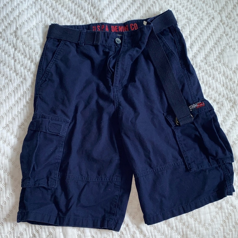 Boys navy blue cargo shorts. Size 18 (XL)